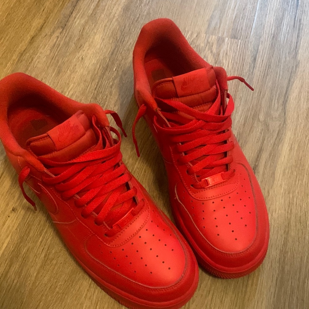 Red men’s Air Force 1